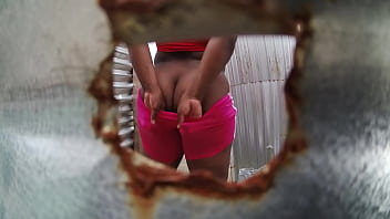 Preview 3 of Big Cheat Fuck - Camara amateur en cabina de playa ( sexy latina)
