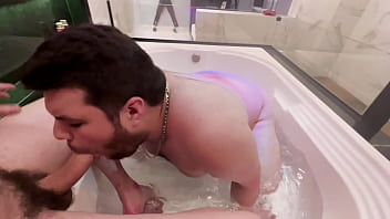 Preview 1 of Honey 2 Massage In Pattaya - Erick Diaz Realiza Meu Sonho (ASSISTA NO XV RED E SHEER) Quase um ano ap&oacute_s gravar esse v&iacute_deo &eacute_ bom relembrar de quando um maloka levou um gordinho urso no motel pra foder ele