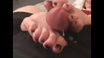 Preview 4 of Teen Sex Evli Kadn Siki - feet on the cock