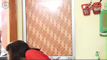 Preview 1 of Sarahmodel Webcam - Boy Watching HOT Indian Desi Bhabhi Bra in Hindi