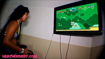 Preview 1 of Pussy Eitning - playing super mario gets deepthroat throatpie