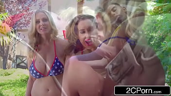 Preview 2 of Small Amateur Roman Italy - Three Hot MILFs Are Hungry For Young Spanish Dick - Jordi El Polla,  Julia Ann,  Phoenix Marie,  Richelle Ryan