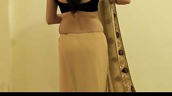 Preview 2 of Veena Malik V Sanny Lixxx Hd - HOT GIRL SAREE WEARING and Showing her NAVEL and BACK