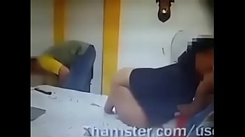 Preview 3 of Kamasutra Lesbian - Una esposa infiel trata de seducir al t&eacute_cnico de TV