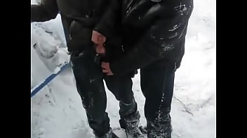 Preview 2 of Uncensored Newhalf Jav - Monstrando os bagos na neve
