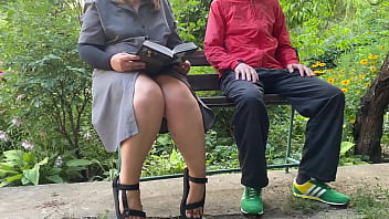 Preview 1 of Barzer Com Fist Time - My mother in law ignores me and makes me cum by reading a book and jerking my dick in the park