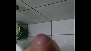 Preview 1 of Finger In Front Of Friend - punheta gostosa