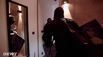 Preview 2 of Facials On Mujeres - Night Surprise
