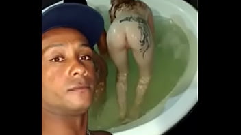 Preview 4 of Beautiful Modal Girl - DUAS SAFADA NA BANHEIRA - LORRANY EXOTICA E ELIANE FURACAO