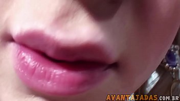 Preview 4 of Bigy Ass Latina - Transex loira avantajada se masturba na cama