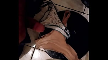 Preview 1 of Xixy Mov - Gozando Calcinha Sogra x Cunhada