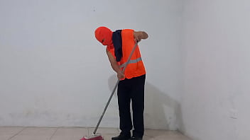 Preview 1 of Xxxwwwccc - PORNO DE ENFERMERAS!! EL HOSPITAL TIENE A UNA ENFERMERA MUY CALIENTE. ELLA SE ANDA FOLLANDO CHUPANDO POLLAS DEL PERSONAL MASCULINO DE LIMPIEZA. PORNO REAL ESPECIAL DE ENFERMERA LAMIENDO PENE EN EL TRABAJO