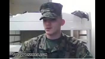 Preview 1 of Lrein - Militar boy cum on webcam