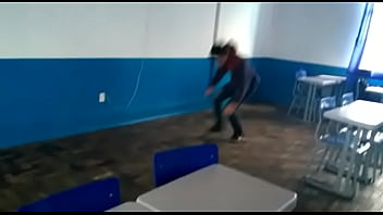 Preview 2 of Xsexo Vdeos - Novinho safadinho dando rolada na sala
