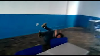 Preview 3 of Xsexo Vdeos - Novinho safadinho dando rolada na sala