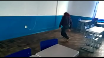 Preview 1 of Xsexo Vdeos - Novinho safadinho dando rolada na sala