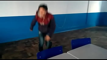Preview 4 of Xsexo Vdeos - Novinho safadinho dando rolada na sala