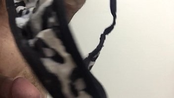 Preview 4 of Afghan Gays - gozando na calcinha da cunhadinha deliciosa bundinha turbinada