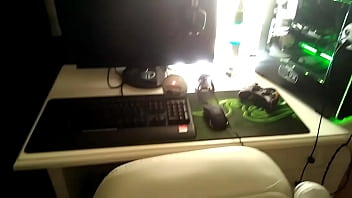 Preview 2 of Seachnv Zmz - Fisting by a PC