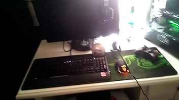 Preview 3 of Seachnv Zmz - Fisting by a PC