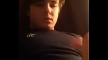 Preview 1 of Facesitting Dungeon - Novinho gozando na boca gostosa