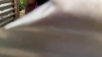 Preview 4 of 60 Year Lady Sex Yong Boy - Camara amateur en cabina de playa( sexy sexy)