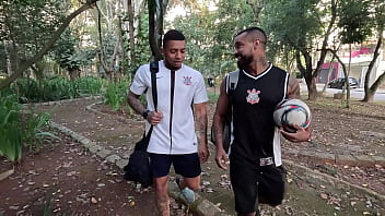 Preview 1 of Cd Madrid - Fui devorada pelos jogadores do meu time favorito DP com os pauzudos com anal