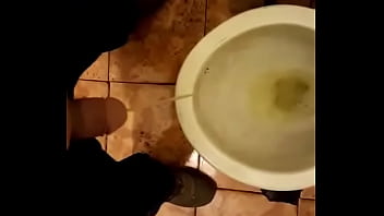 Preview 3 of Filipano Filipino Slut - mi amante orinando... mi nueva obsesi&oacute_n,  ver orinar parte 2