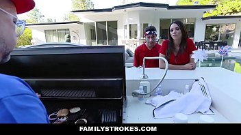 Preview 4 of Afronorway Tube - FamilyStrokes - Sexy Milf (Ariella Ferrara) Joins StepSon &amp_ (Jennifer Jacobs) In Threesome