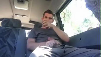 Preview 4 of Virgin Lovely Sex - Pintor safado punhetando dentro do carro