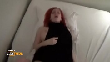 Preview 1 of Eerste Annalebeurt - Tight redhead babe gets her big ass oiled up - Tubeputas