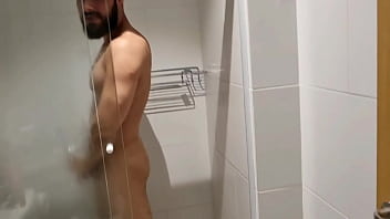 Preview 2 of Xxx Free Nn - Peguei meu meio primo tomando banho.
