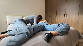 Preview 2 of Korean Girl Forced To Do A Sex - Ofrezco dinero a turista para tener sexo l&eacute_sbico en mi casa.
