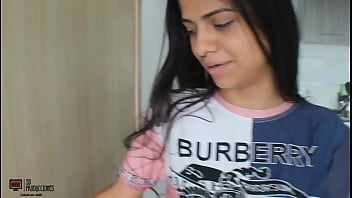 Preview 1 of Sex Biuti - El sexo rom&aacute_ntico matutino con una hermanastra brunette termin&oacute_ con creampie