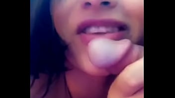 Preview 3 of Drother And Sister Sex - Camily Farias Pagando Um Boquete