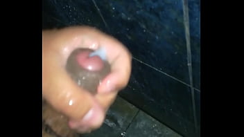 Preview 3 of Tubdi Com - Mi semen salpica !!! Deja tu comentario !!!