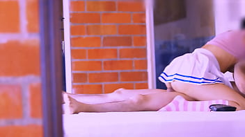 Preview 3 of Hendi Xx Video - La colegiala y el infiel intercambiaron miradas llenas de promesas.