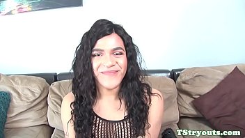 Preview 1 of Bina Baal Wali Dikhao - Amateur casting tgirl beauty strips and jerks