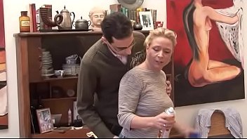 Preview 1 of Nina Guide - Geile Milf wird bei der Hausrbeit von Typ gefickt