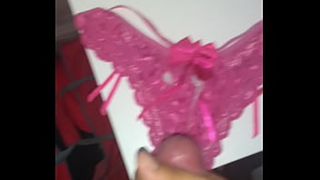 Preview 3 of Freaky Lil Freak - Gozando na calcinha da prima