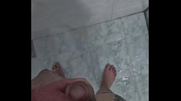 Preview 2 of Massage Erotis Xx - BRINCANDO COM O PENIS NO BANHO