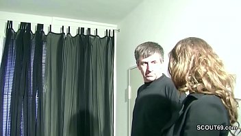 Preview 1 of Hot Mom Indiya - Alter Sack fickt Teeny mit Monster Titten auf Arbeit durch