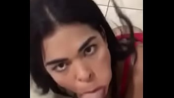 Preview 4 of Muter Jung - Tranny chupando tremenda