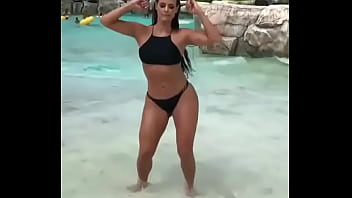 Preview 2 of Pashto Nazoo Teen - Morena gostosa dan&ccedil_ando na praia