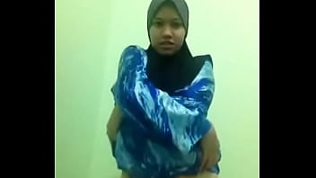 Preview 2 of Tunisian Given - สาวมุสลิมโชว์