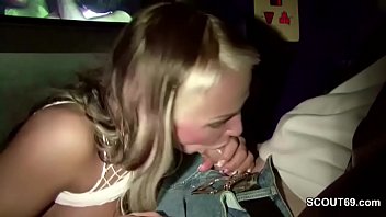 Preview 2 of Pretty Girl Ass - 3 fremde Typen auf der Reeperbahn im Sex-Kino abgesamt