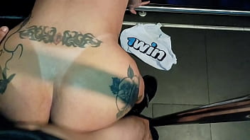 Preview 4 of Coin Fuck Porn - Gravei no celular a coroa no boquete