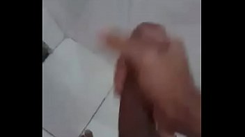 Preview 2 of Mlamplxfi - NOVINHO BATENDO UMA PUNHETA