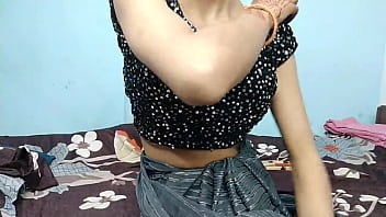 Preview 1 of Yong And Smal - Desi Bhabhi Ne Naukar Ke Sath Apni Chut Ki Pyas Bujhai