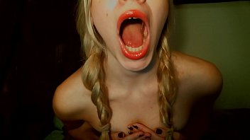 Preview 3 of Sabrina Netvideo - Vanessa&#039_s Long Tongue and flexible legs !